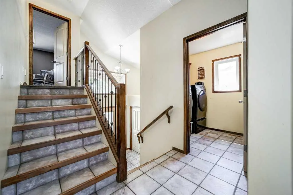 338 Kodiak Boulevard N