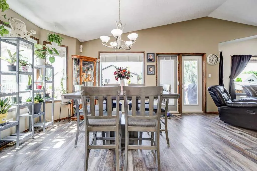 338 Kodiak Boulevard N