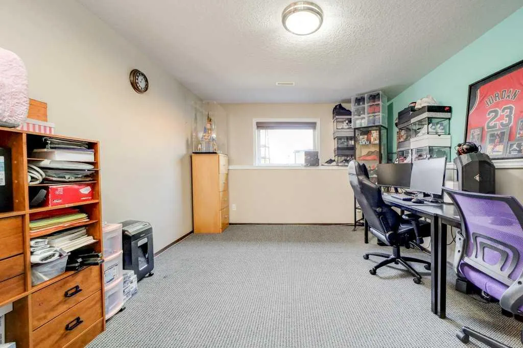 338 Kodiak Boulevard N