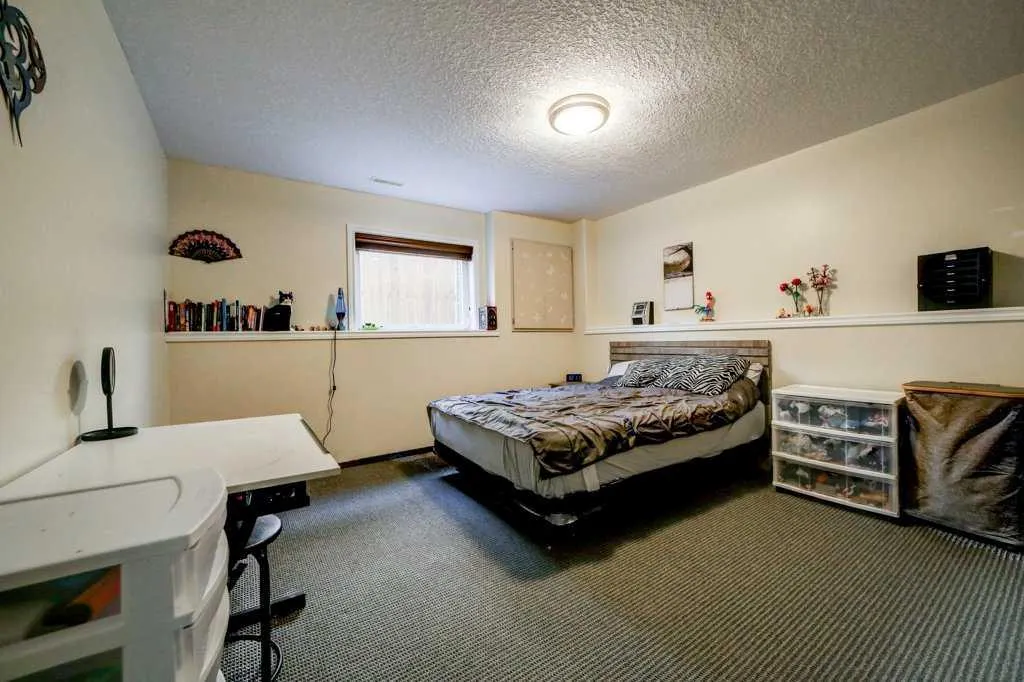 338 Kodiak Boulevard N