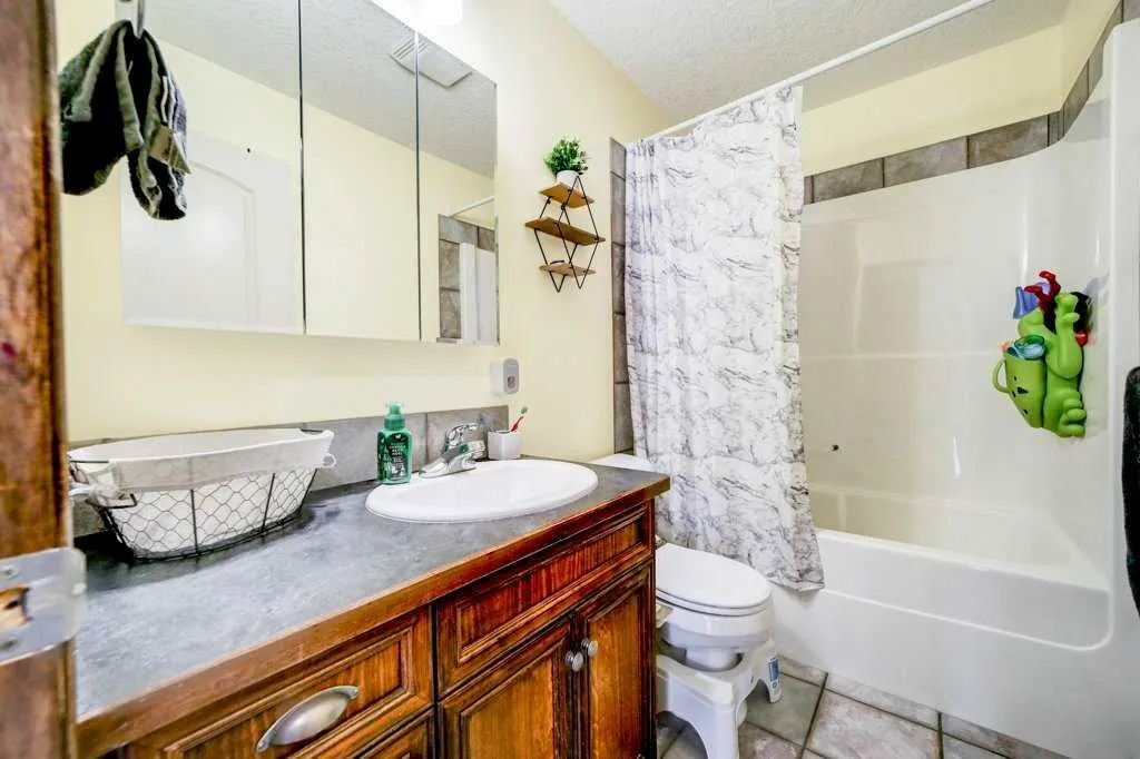 338 Kodiak Boulevard N
