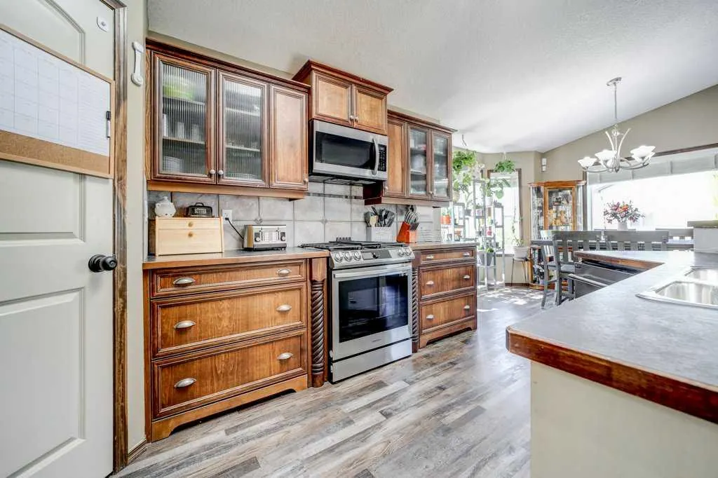 338 Kodiak Boulevard N