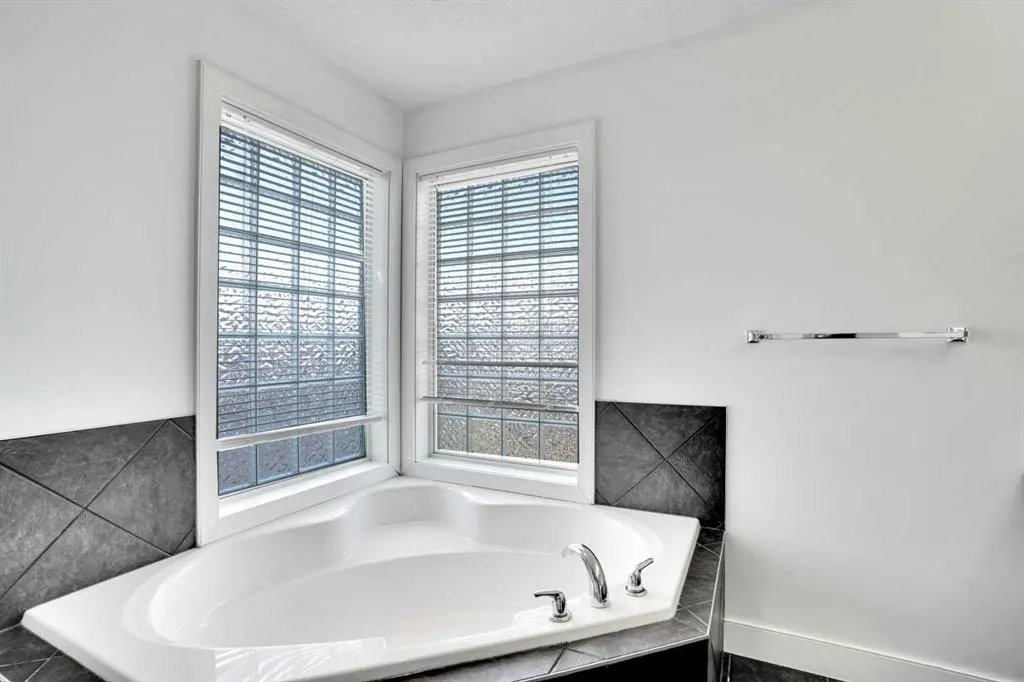 444 Evanston View NW