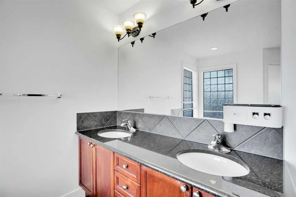 444 Evanston View NW