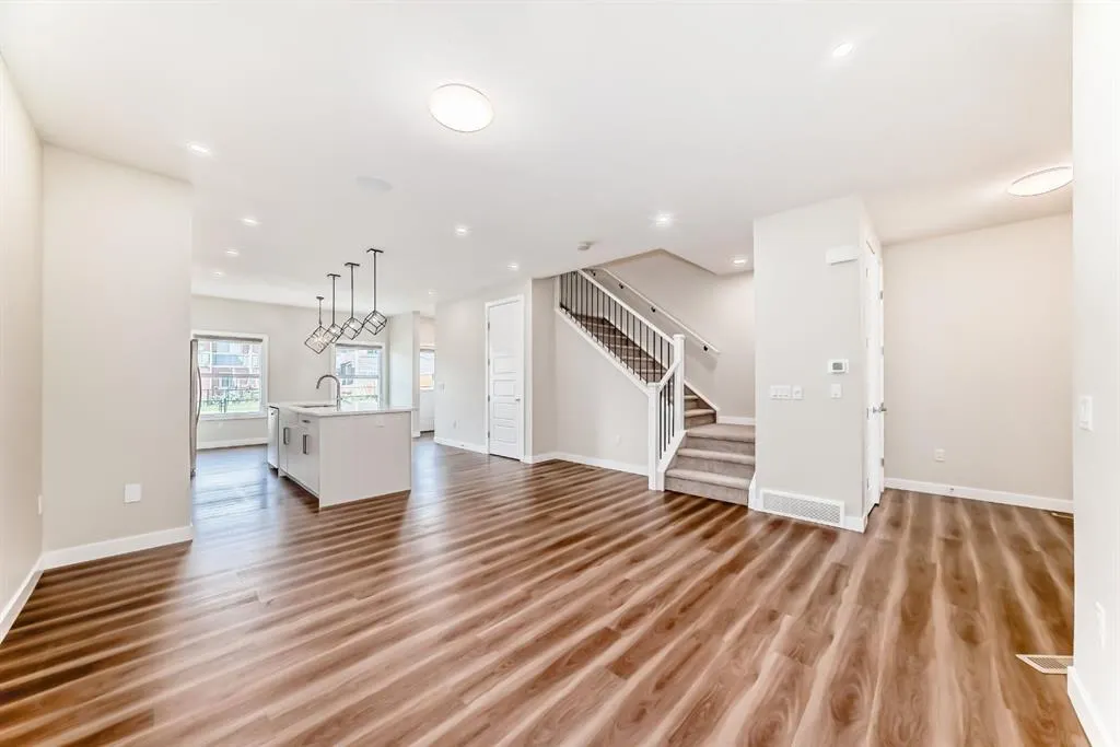 32 Midtown Close SW