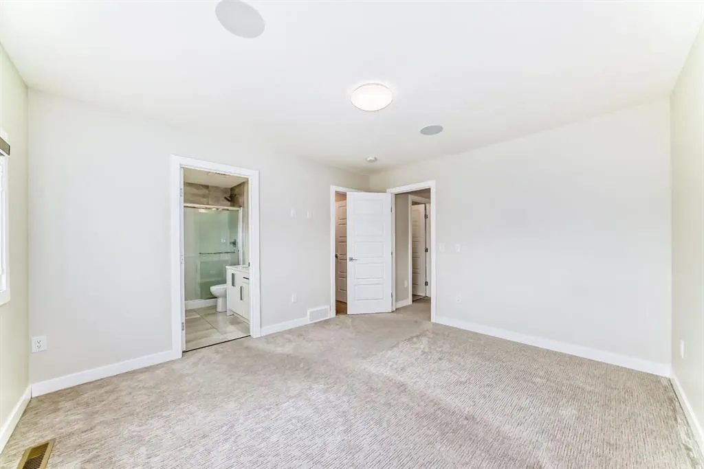 32 Midtown Close SW