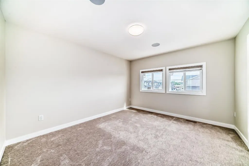 32 Midtown Close SW