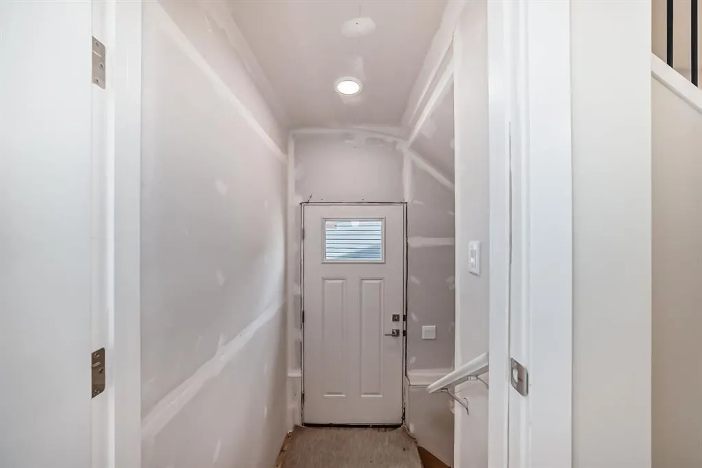 32 Midtown Close SW