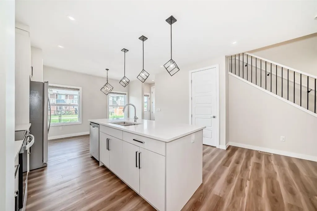 32 Midtown Close SW