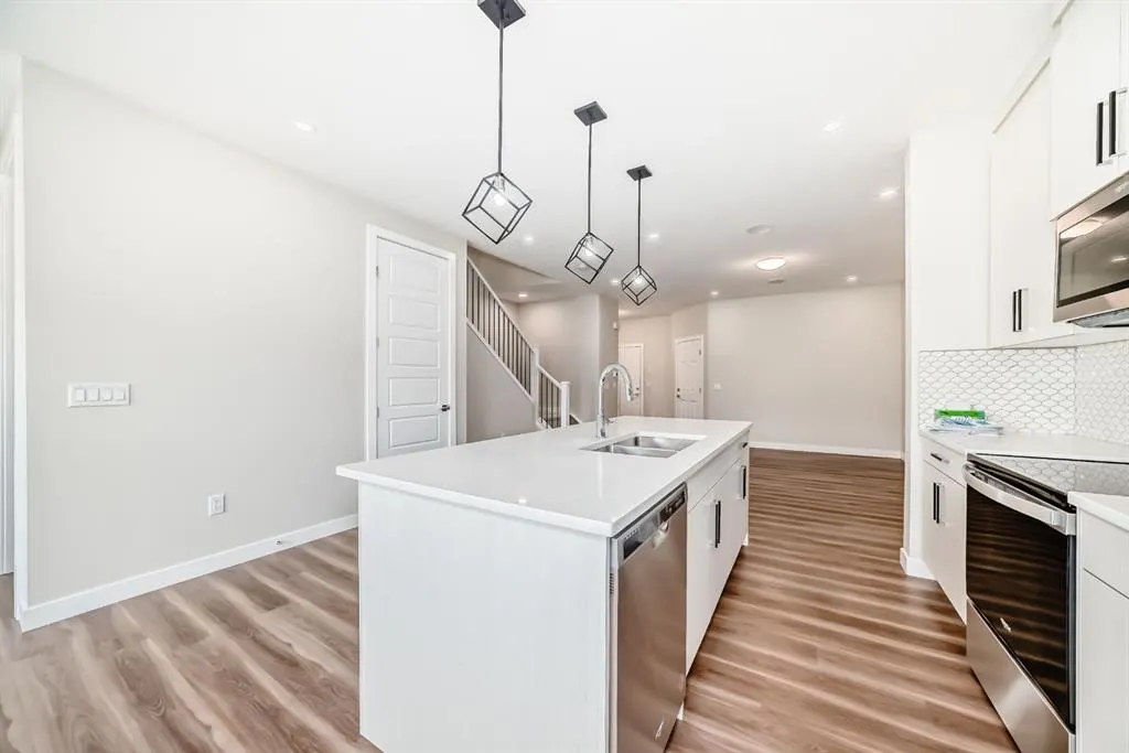 32 Midtown Close SW