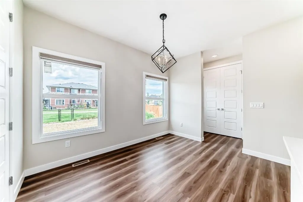 32 Midtown Close SW