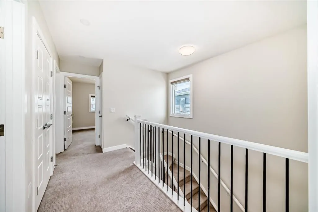 32 Midtown Close SW