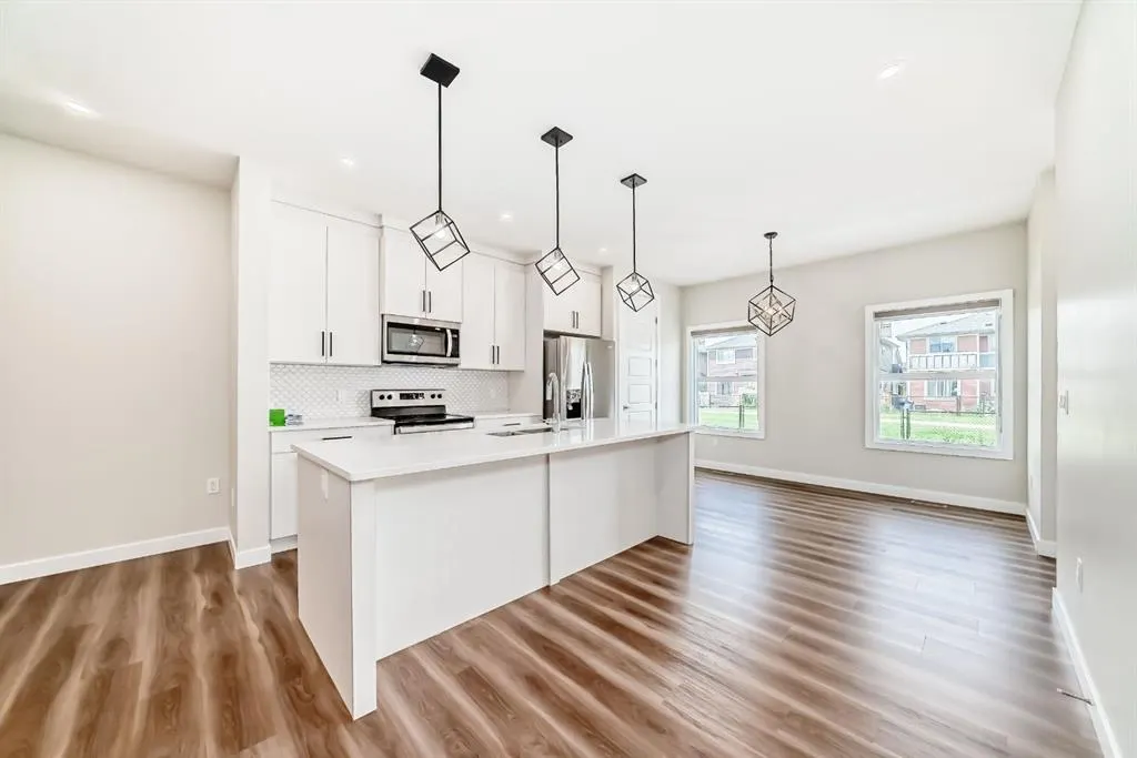 32 Midtown Close SW