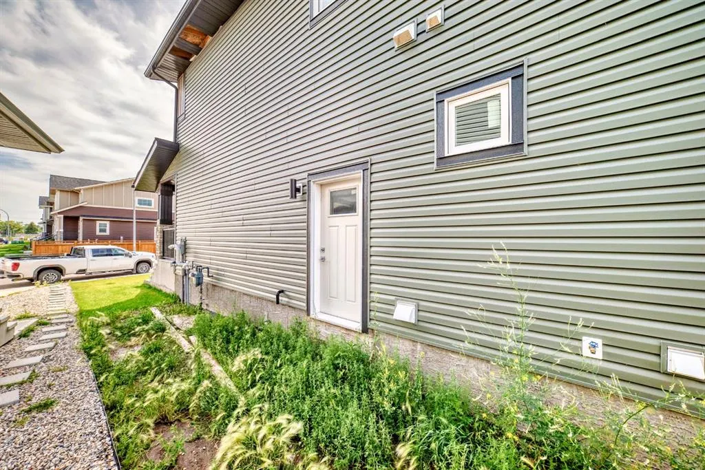 32 Midtown Close SW