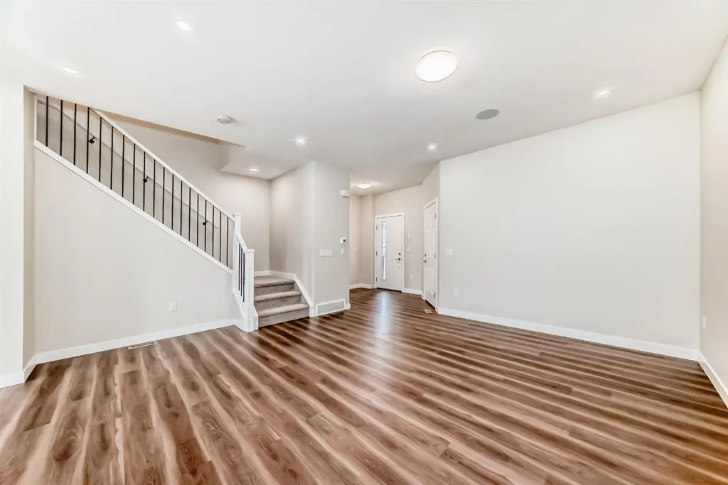 32 Midtown Close SW