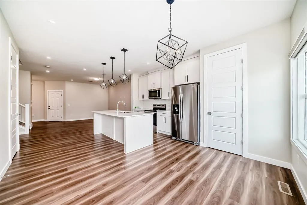 32 Midtown Close SW