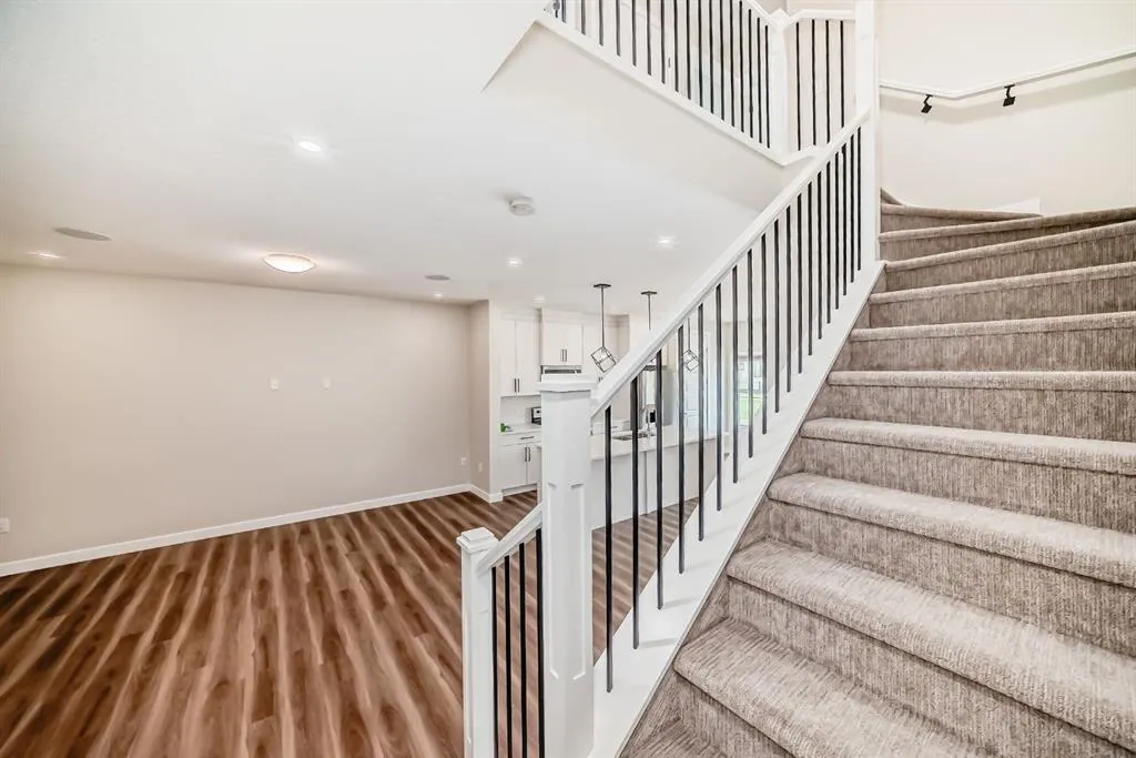 32 Midtown Close SW