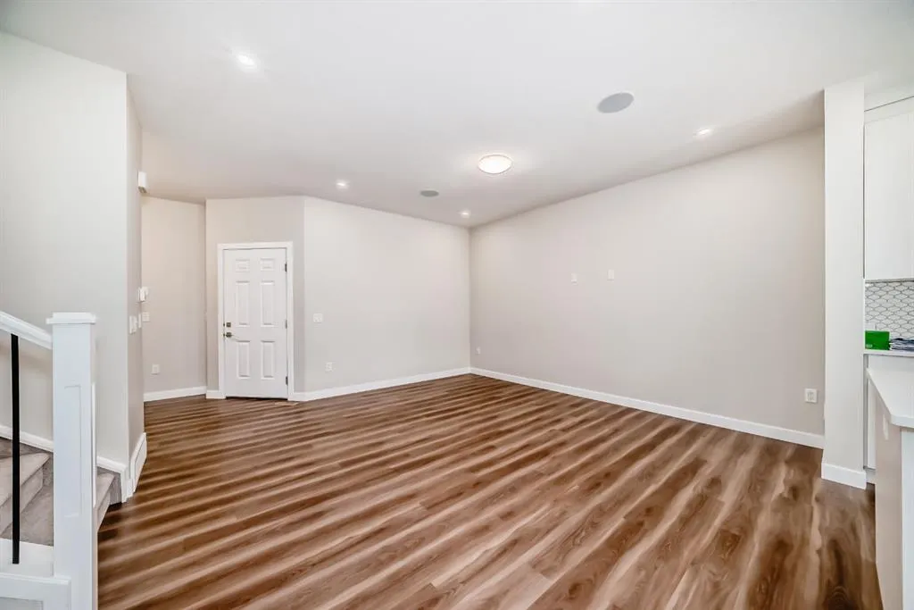 32 Midtown Close SW