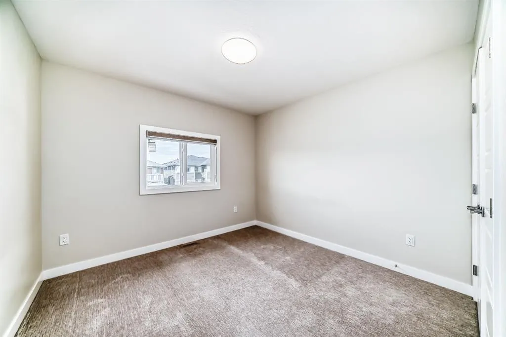 32 Midtown Close SW