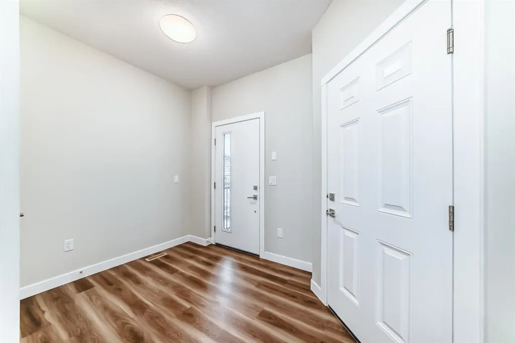 32 Midtown Close SW