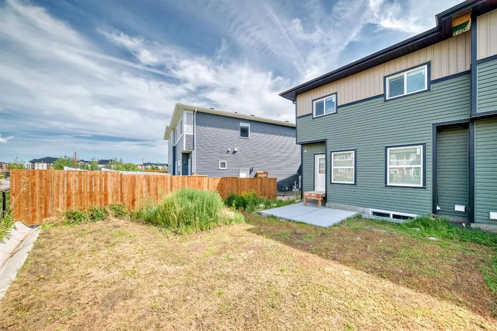 32 Midtown Close SW
