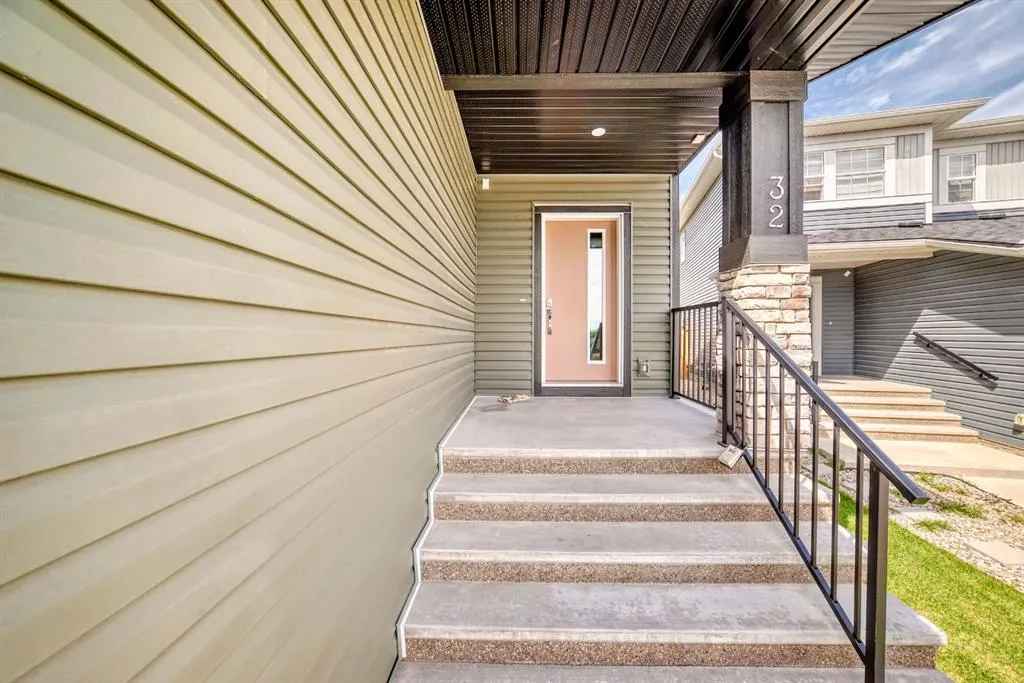 32 Midtown Close SW