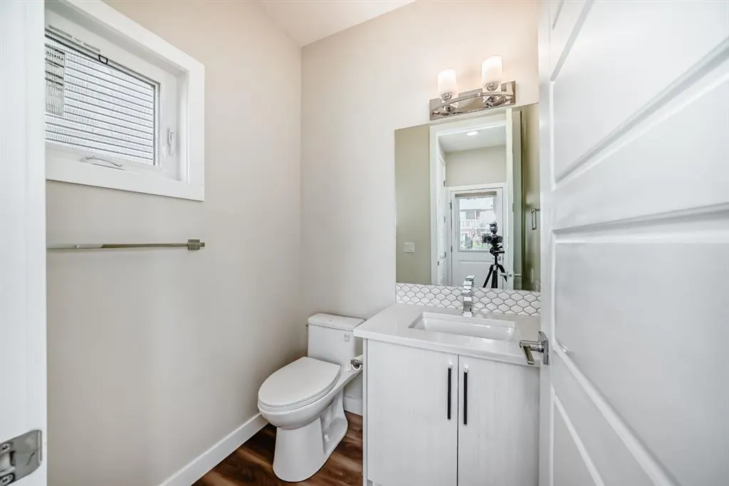 32 Midtown Close SW