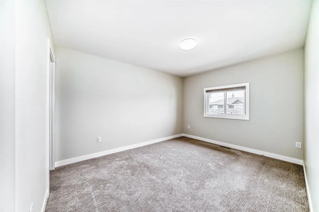 32 Midtown Close SW