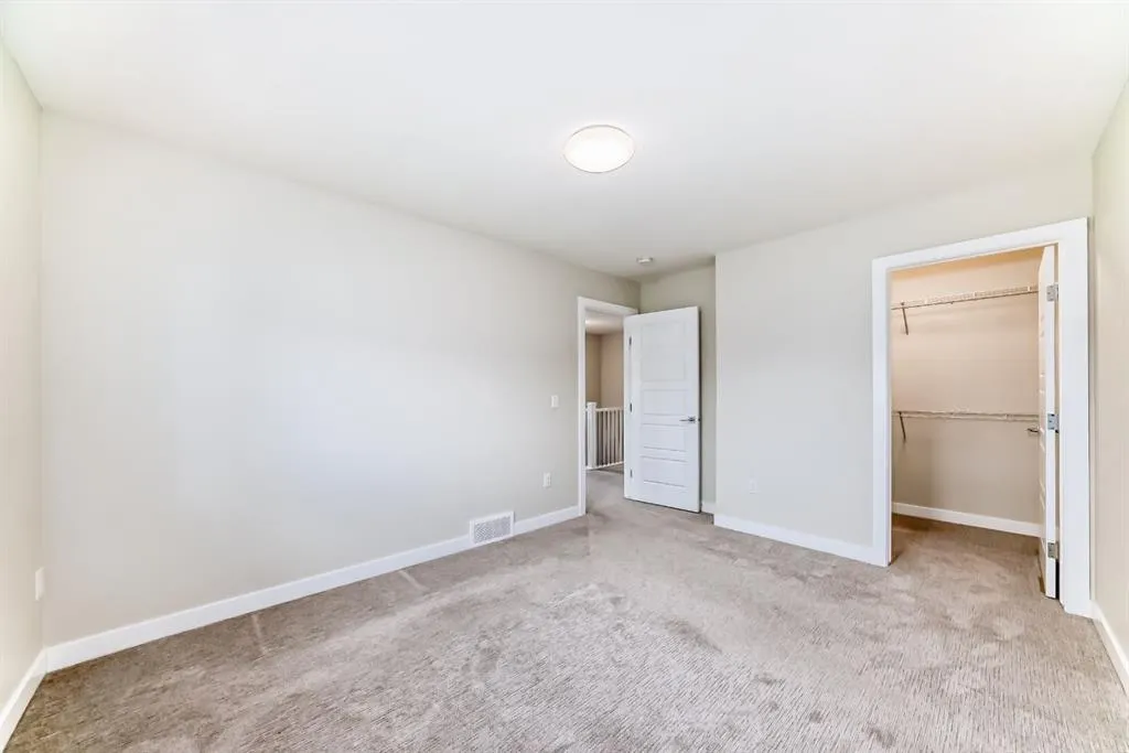 32 Midtown Close SW