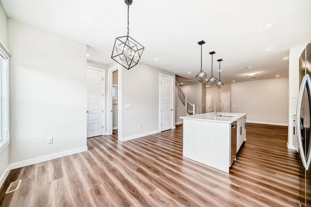 32 Midtown Close SW