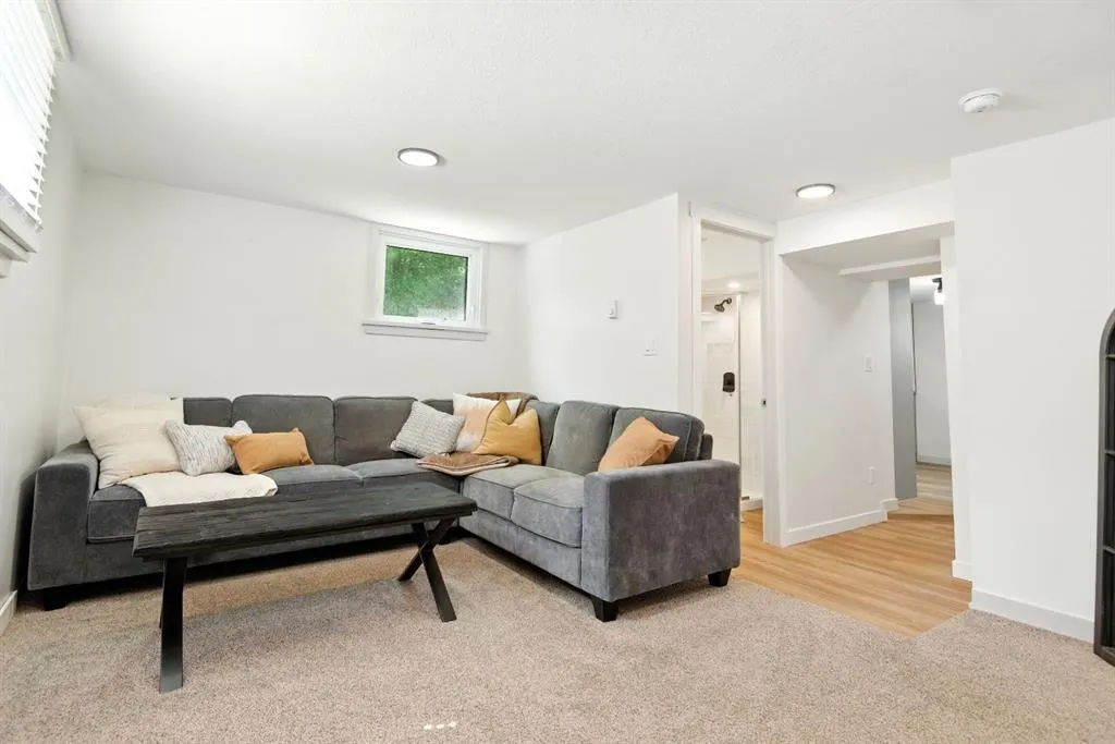 4756 54 Street