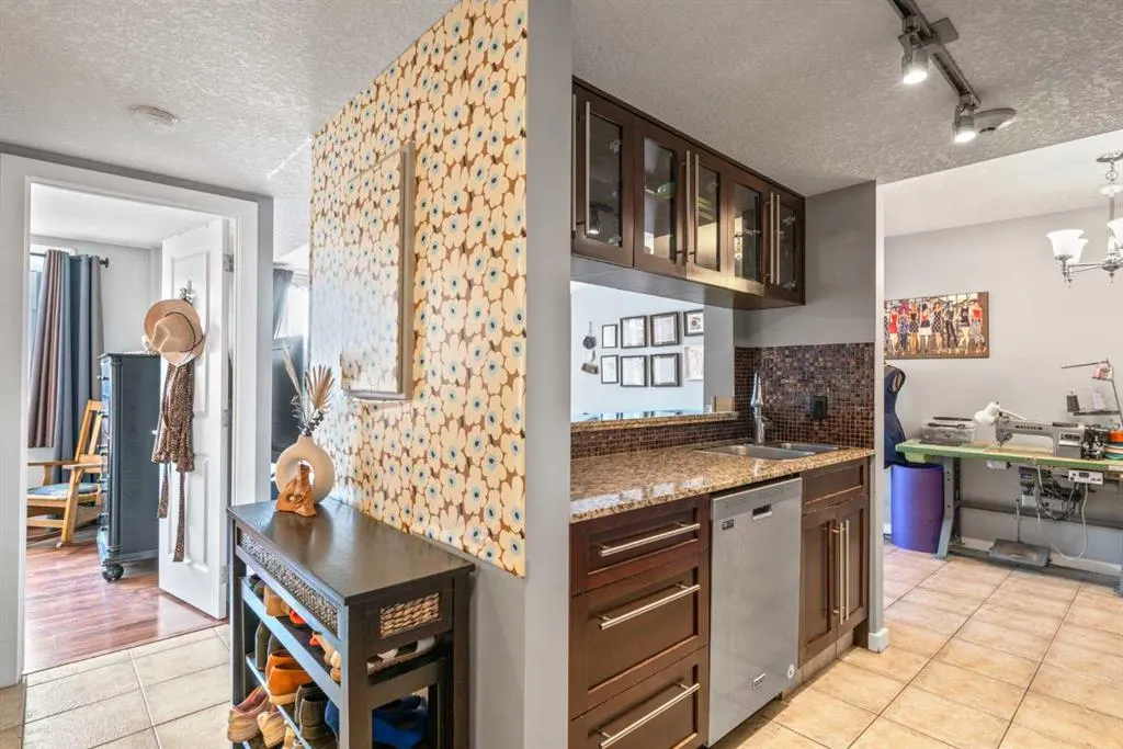 429 14 Street NW, #404
