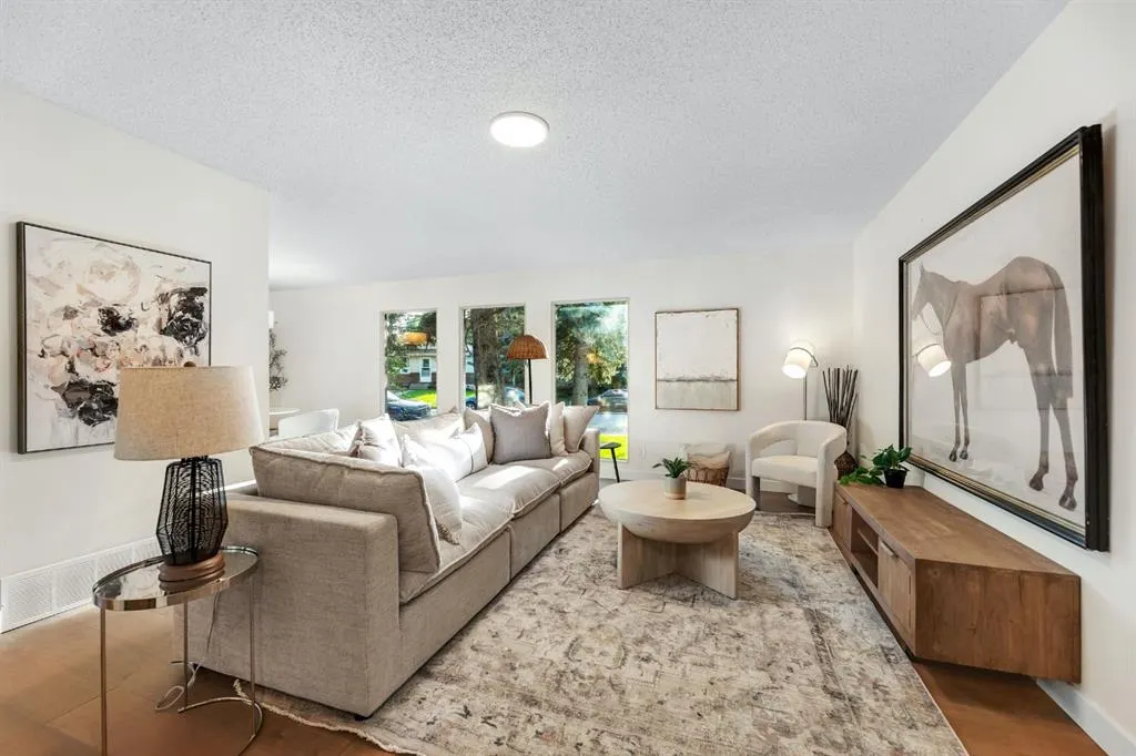 212 Midlawn Close SE