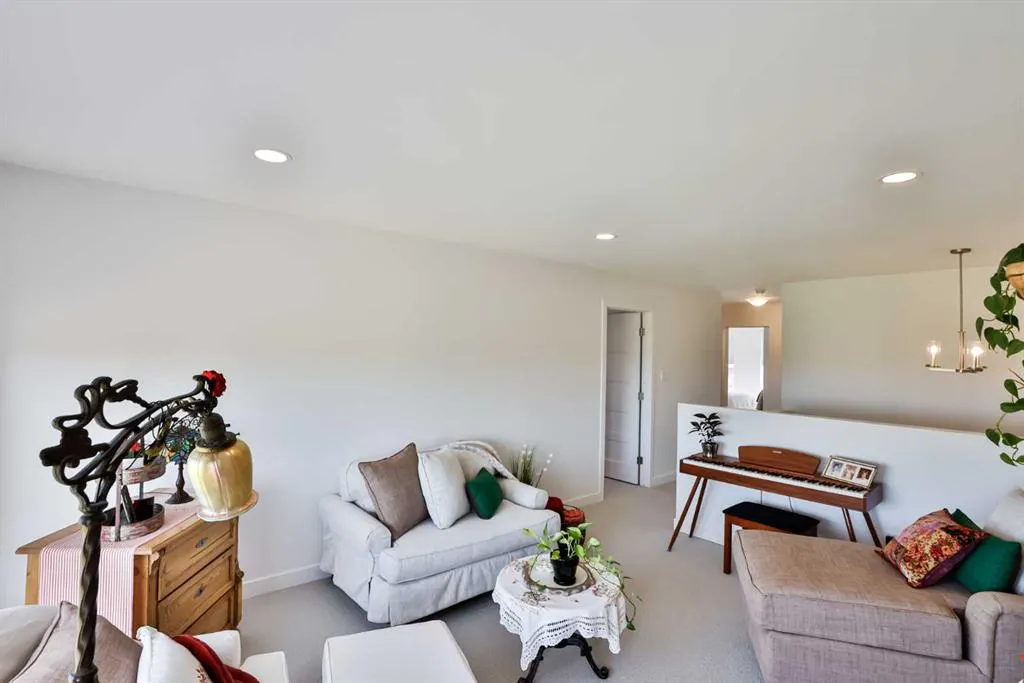 1274 Pacific Circle W