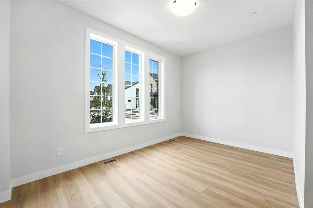 862 Harmony Parade