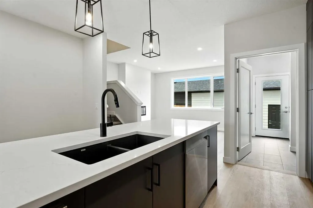 862 Harmony Parade