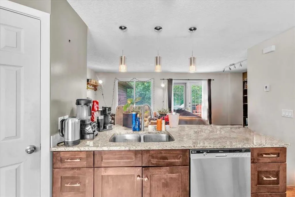 50 8 Avenue SE, #6
