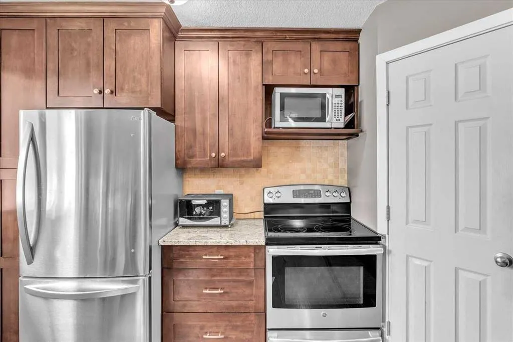50 8 Avenue SE, #6