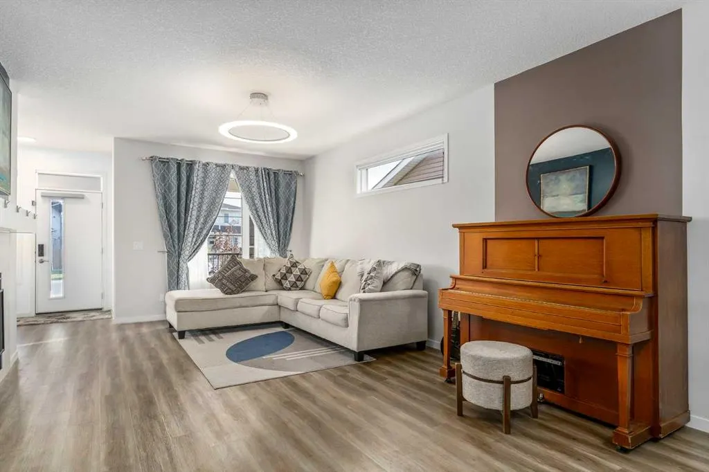 853 West Lakeview Drive