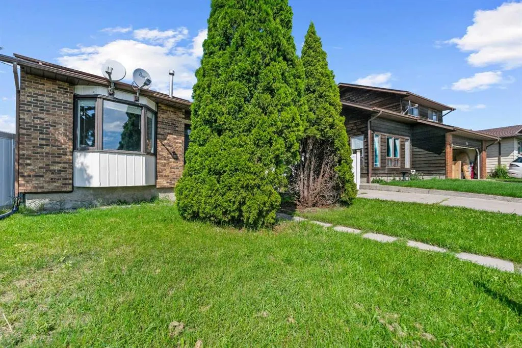 60 Whitaker Close NE