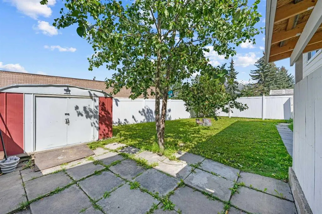 60 Whitaker Close NE
