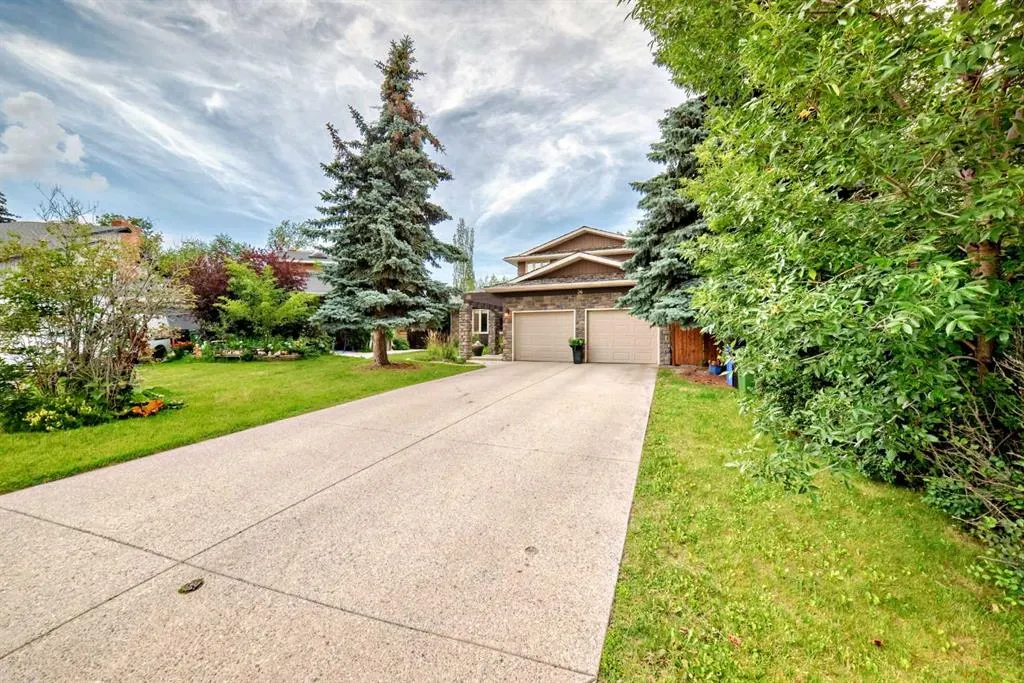 36 Varsity Estates Court NW