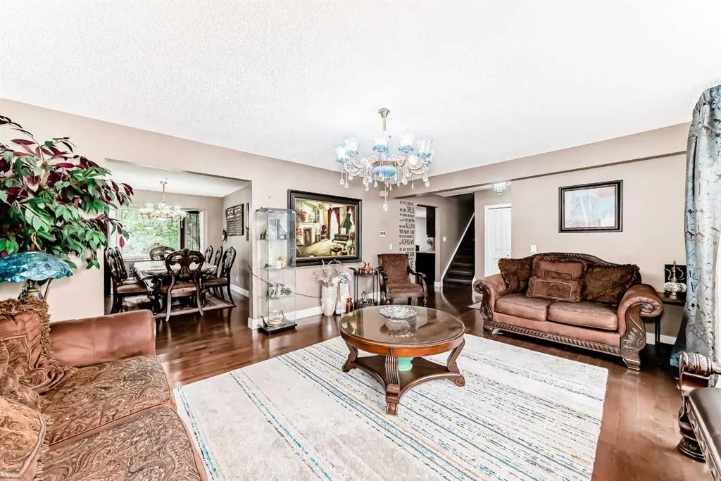 36 Varsity Estates Court NW