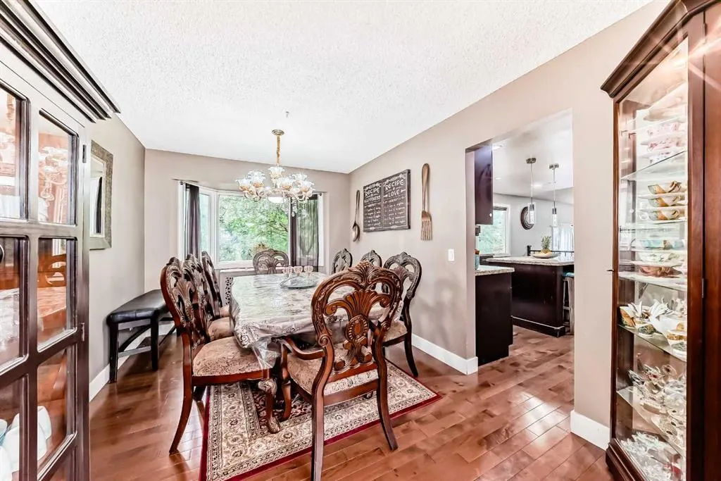 36 Varsity Estates Court NW