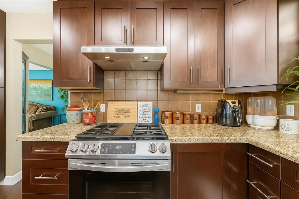 36 Varsity Estates Court NW