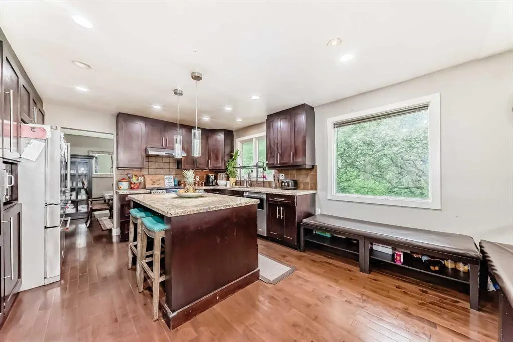 36 Varsity Estates Court NW