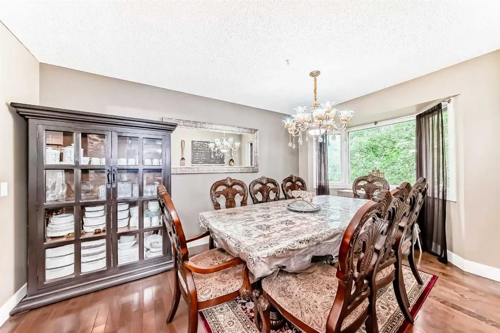 36 Varsity Estates Court NW