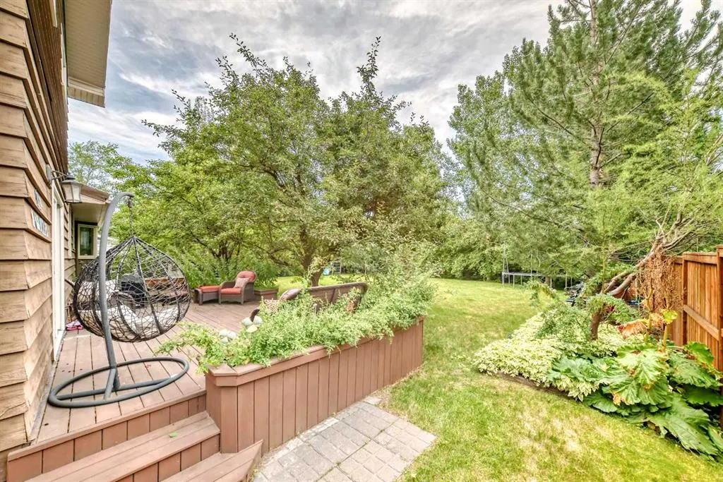36 Varsity Estates Court NW