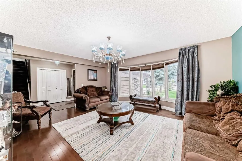 36 Varsity Estates Court NW