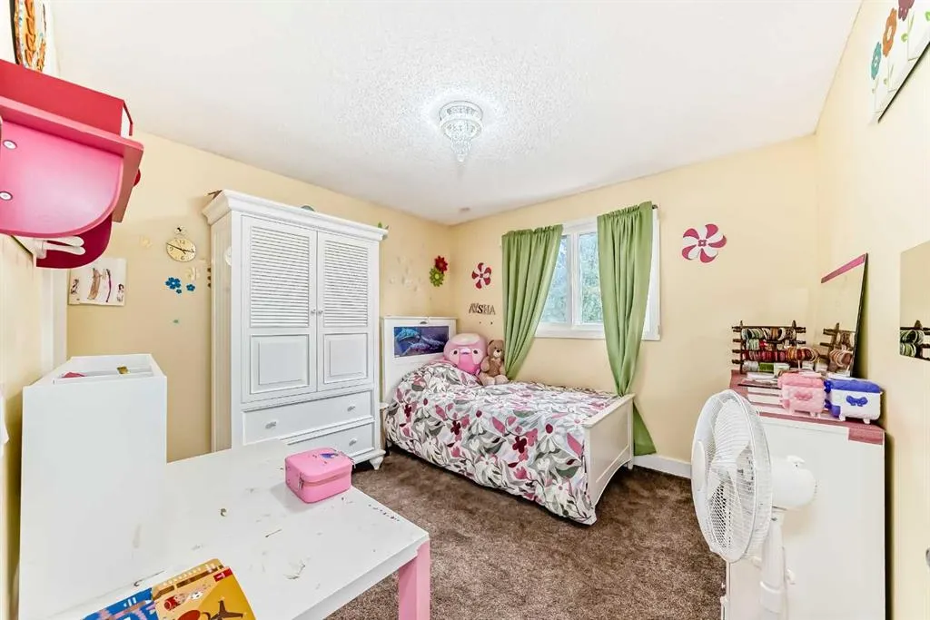 36 Varsity Estates Court NW